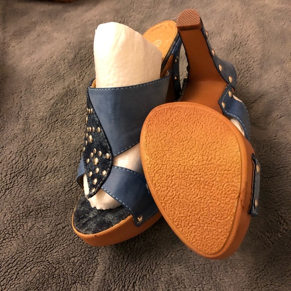 New never used sandal - Picture 3 of 3